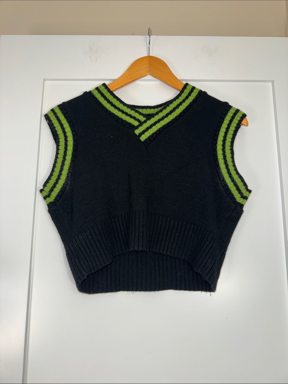 Ragged Priest Sleeveless V neck Knit Sweater Lime Green Accent stripes Sz Small